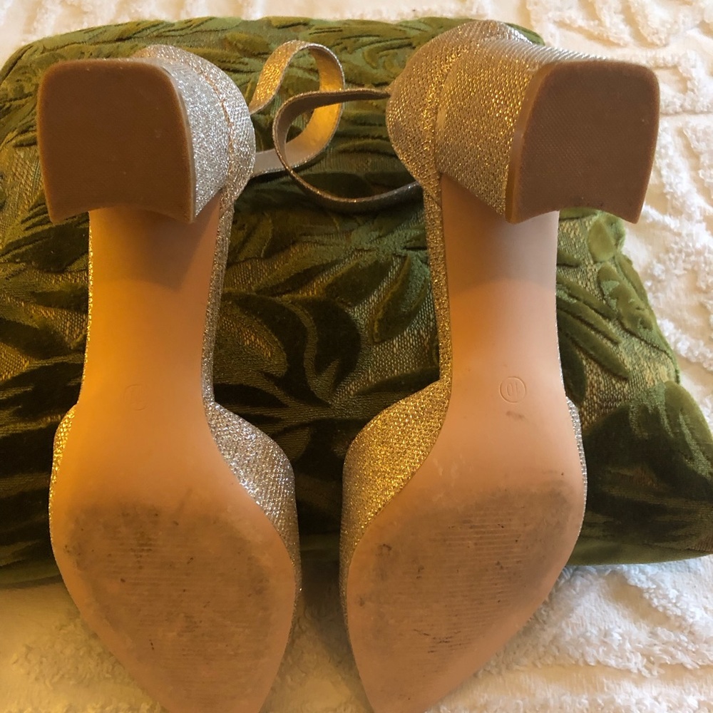 Gold/Champagne sparkle heels. Women’s size 10. - Picture 6 of 7